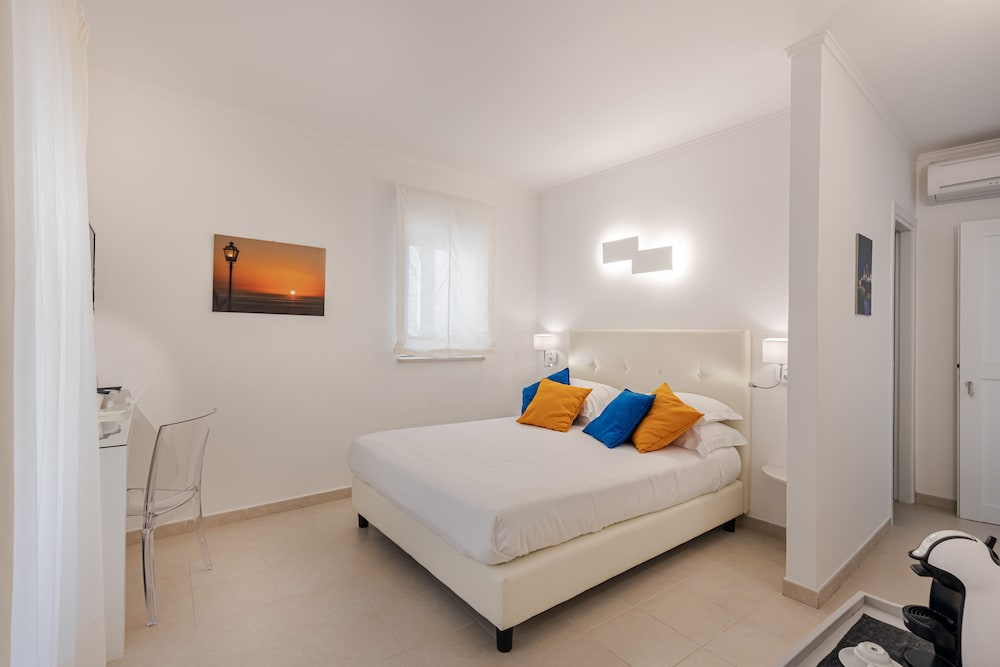 Lemoni Suite 22/56