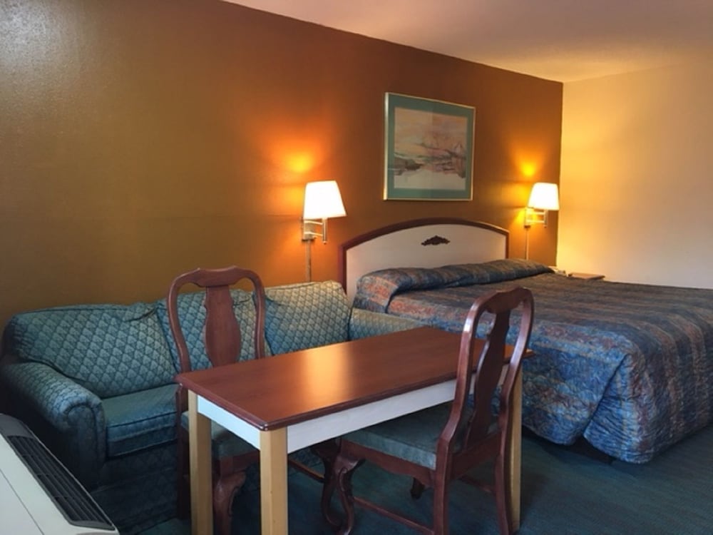 Budget Inn Talladega 38/61