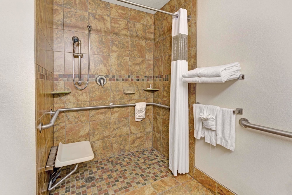 Microtel Inn & Suites by Wyndham Cheyenne 11/31