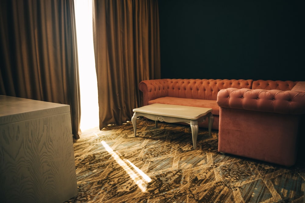 Emerald Suite Hotel 24/37
