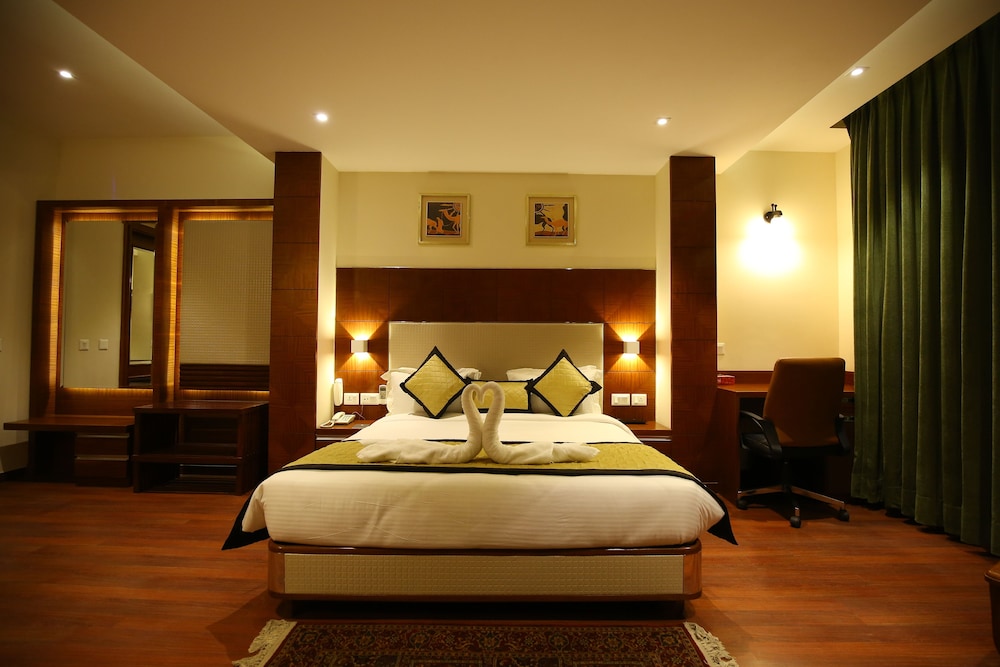 The Ic's Hotel 6/30