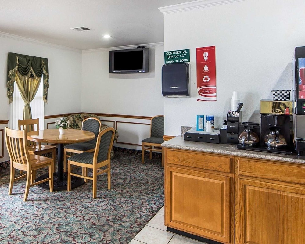 Econo Lodge Bartlesville Hwy 75 31/34