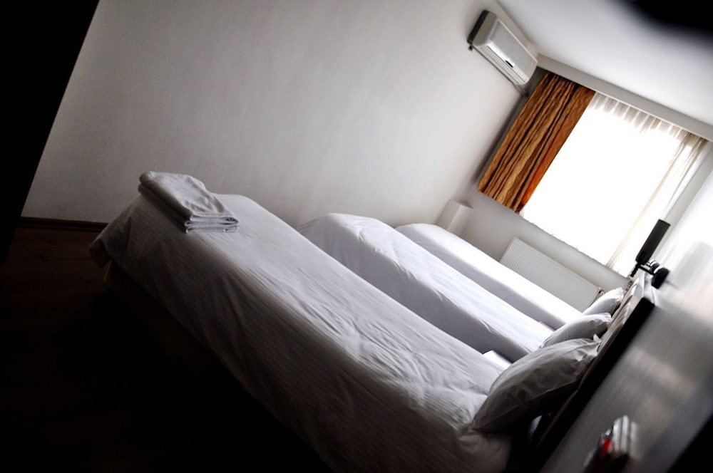 Hivas Hotel 9/19