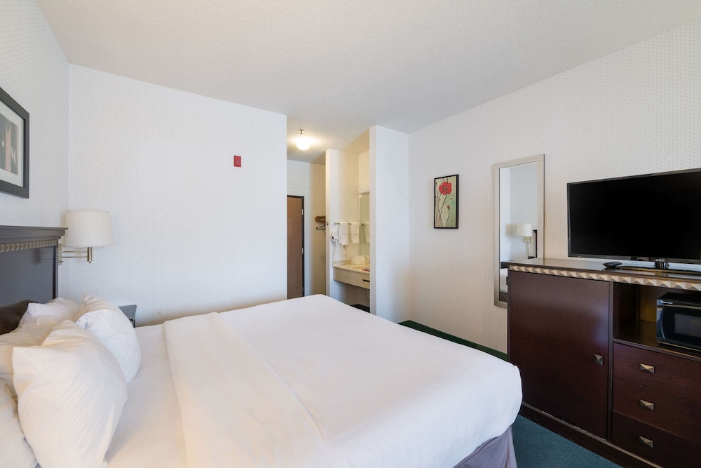 Rodeway Inn Urbana Champaign University Area 18/33