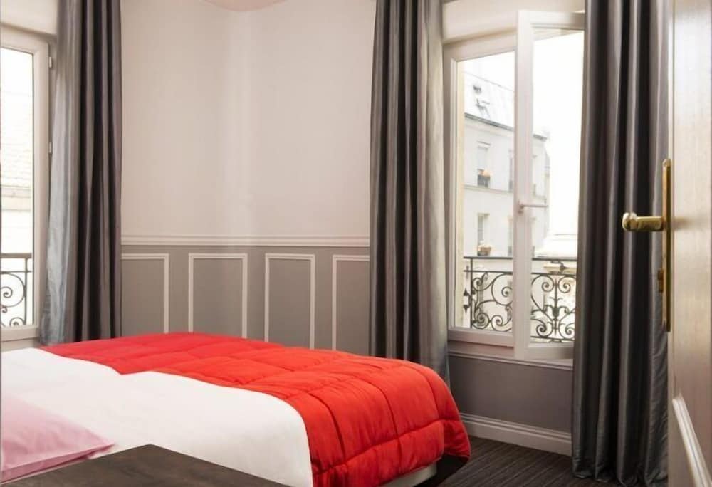 Bastille Hostel 11/47