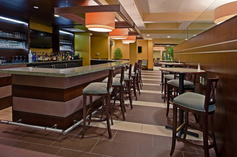 HOLIDAY INN TITUSVILLE KENNEDY SPACE CENTER 52/76