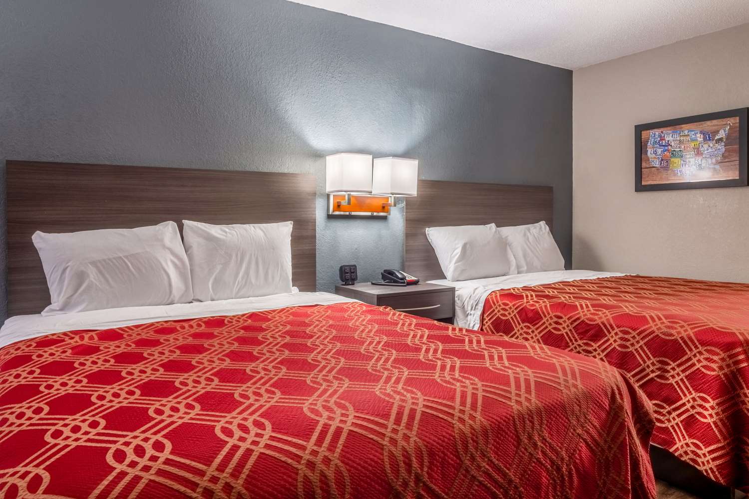 Room, 2 Queen Beds, Econo Lodge East Ridge 4/6