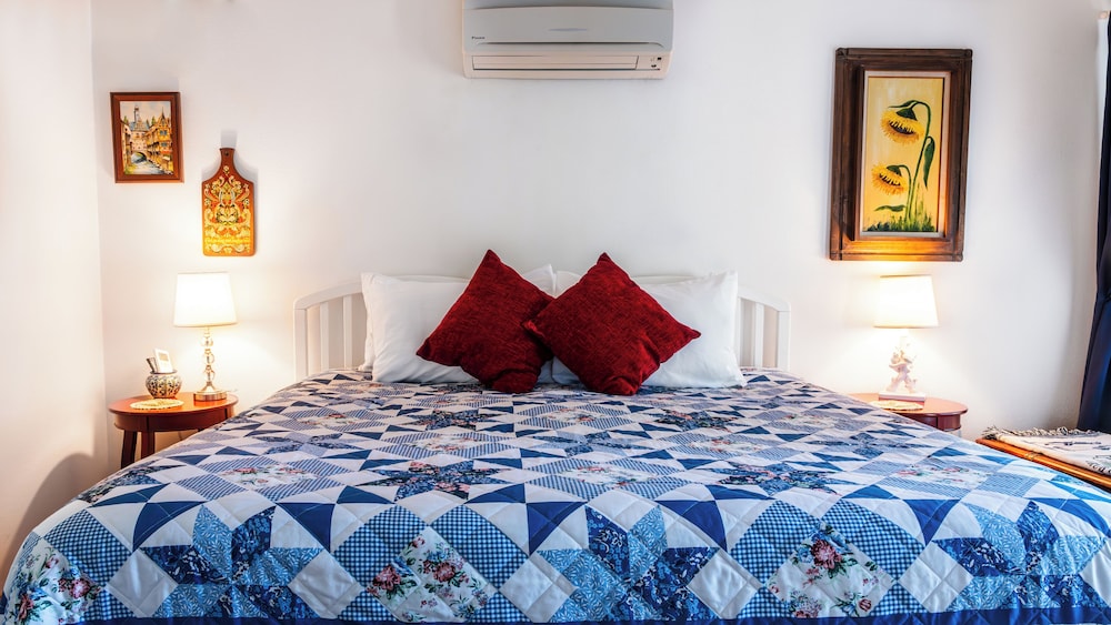 Red Horse Vineyard Bed & Breakfast 25/66