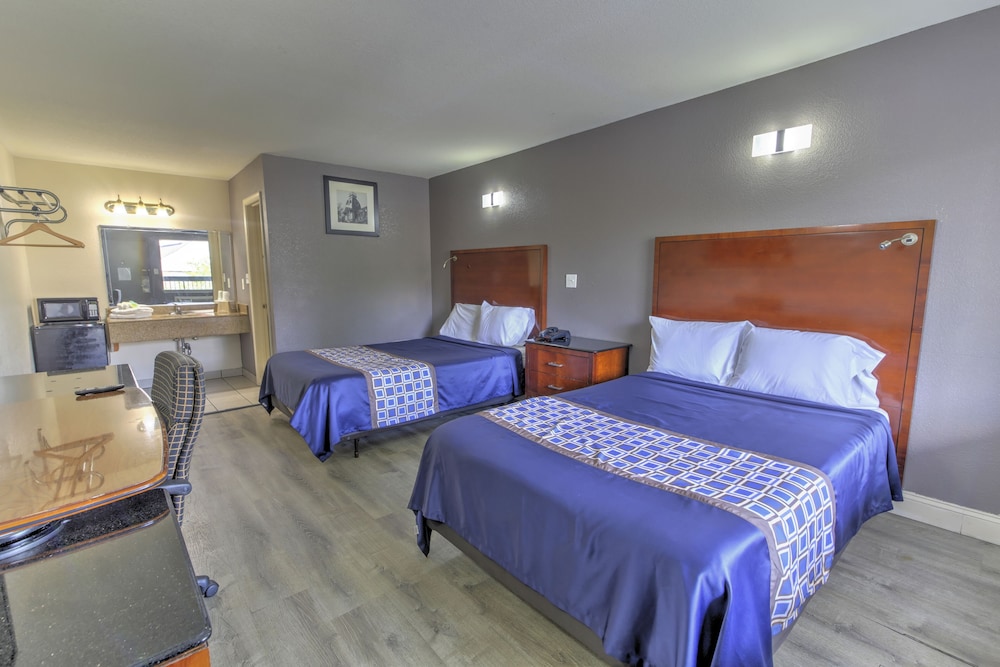 RENOVATED, STANDARD, DOUBLE BED, SMOKING