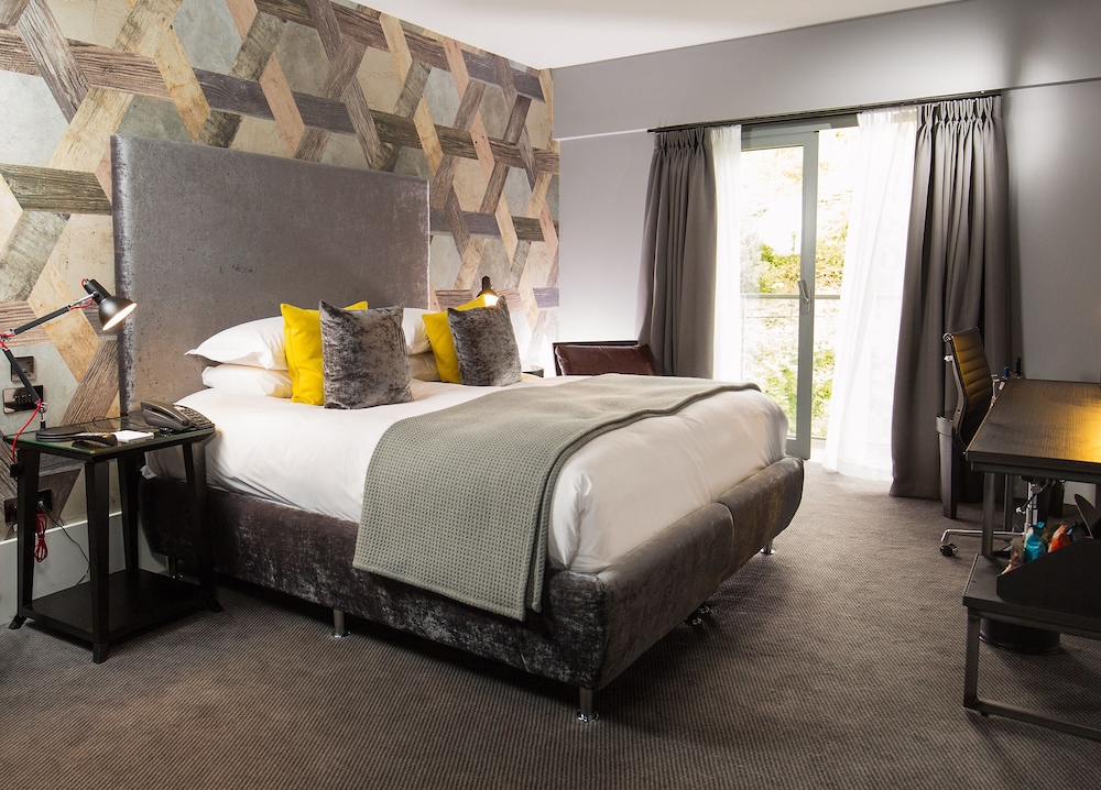 CLUB, DOUBLE BED