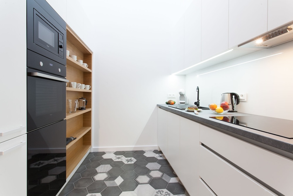 Luxury Mint Apartments Main Square 7/50