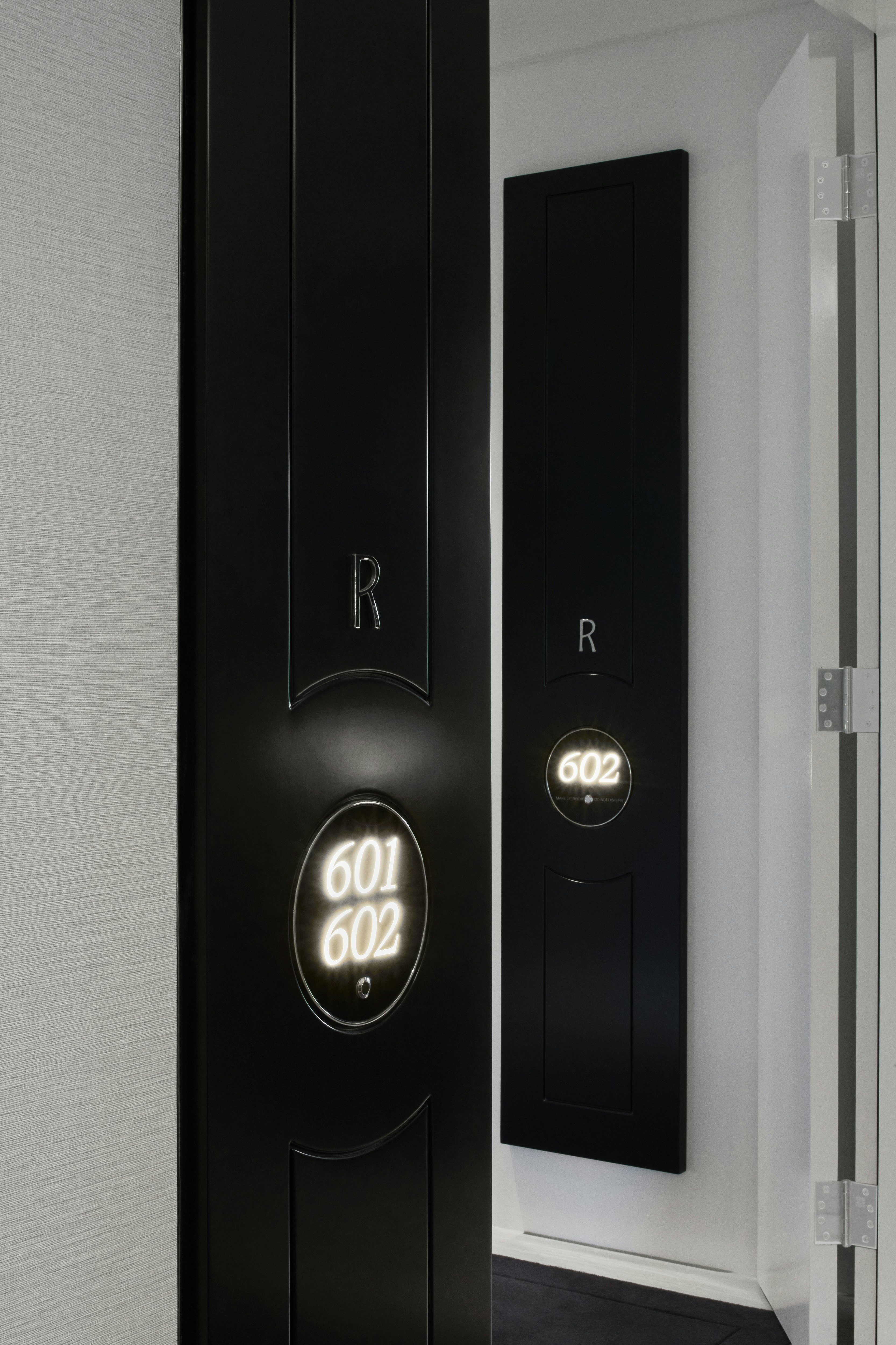 Royce Hotel 32/60