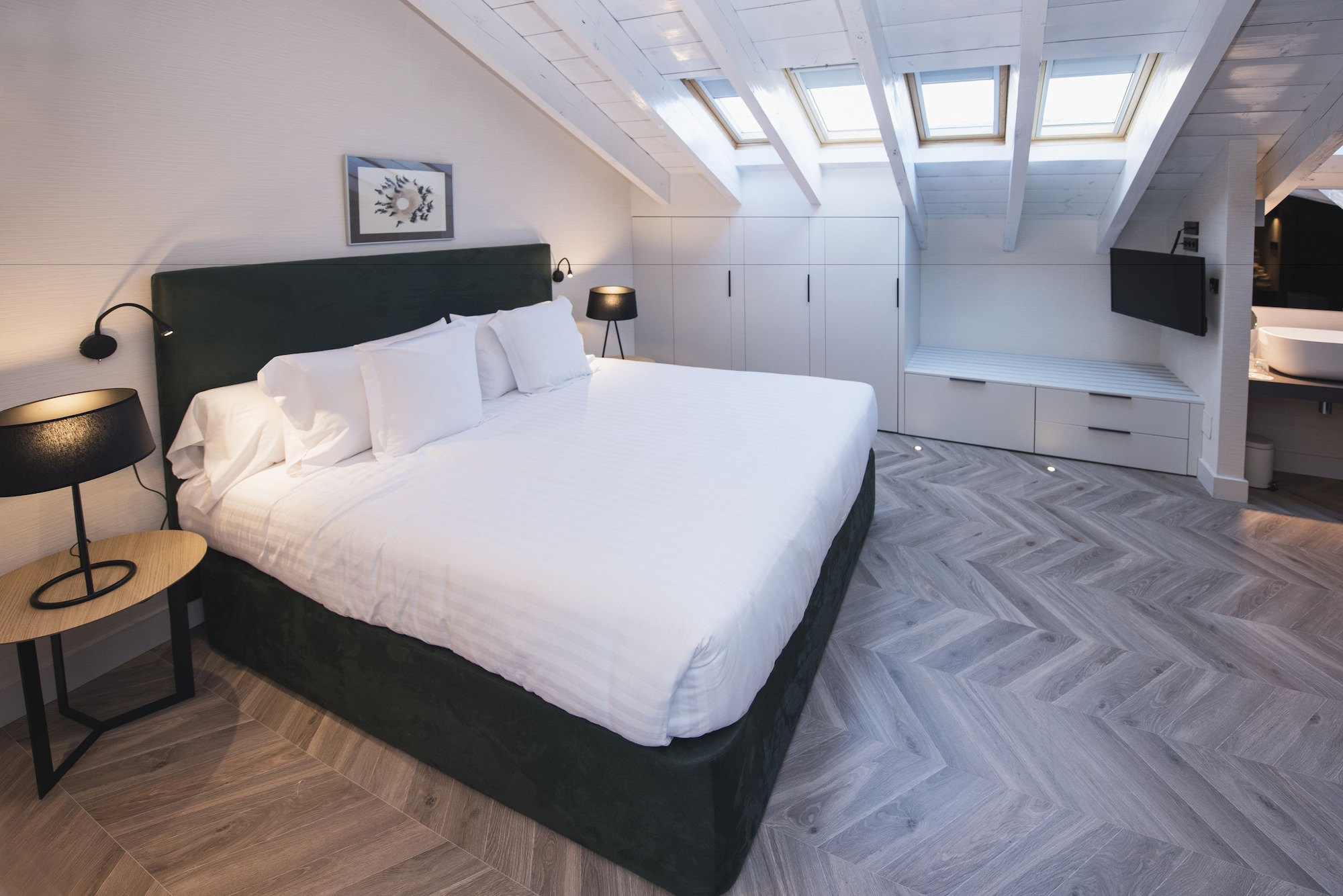 BUHARDILLA, ROMANTIC, SUITE