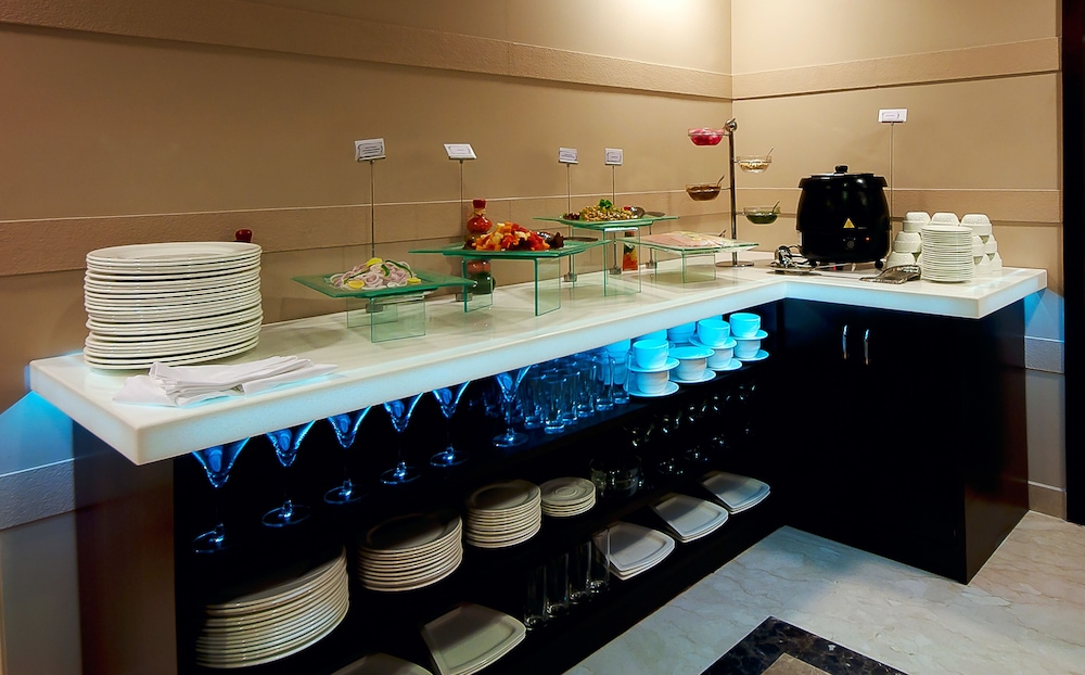 The Golden Plaza Hotel Spa 10/35