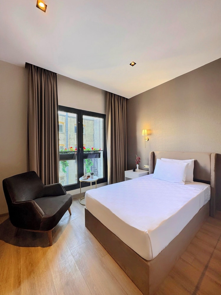 Park Dedeman Sisli 24/60