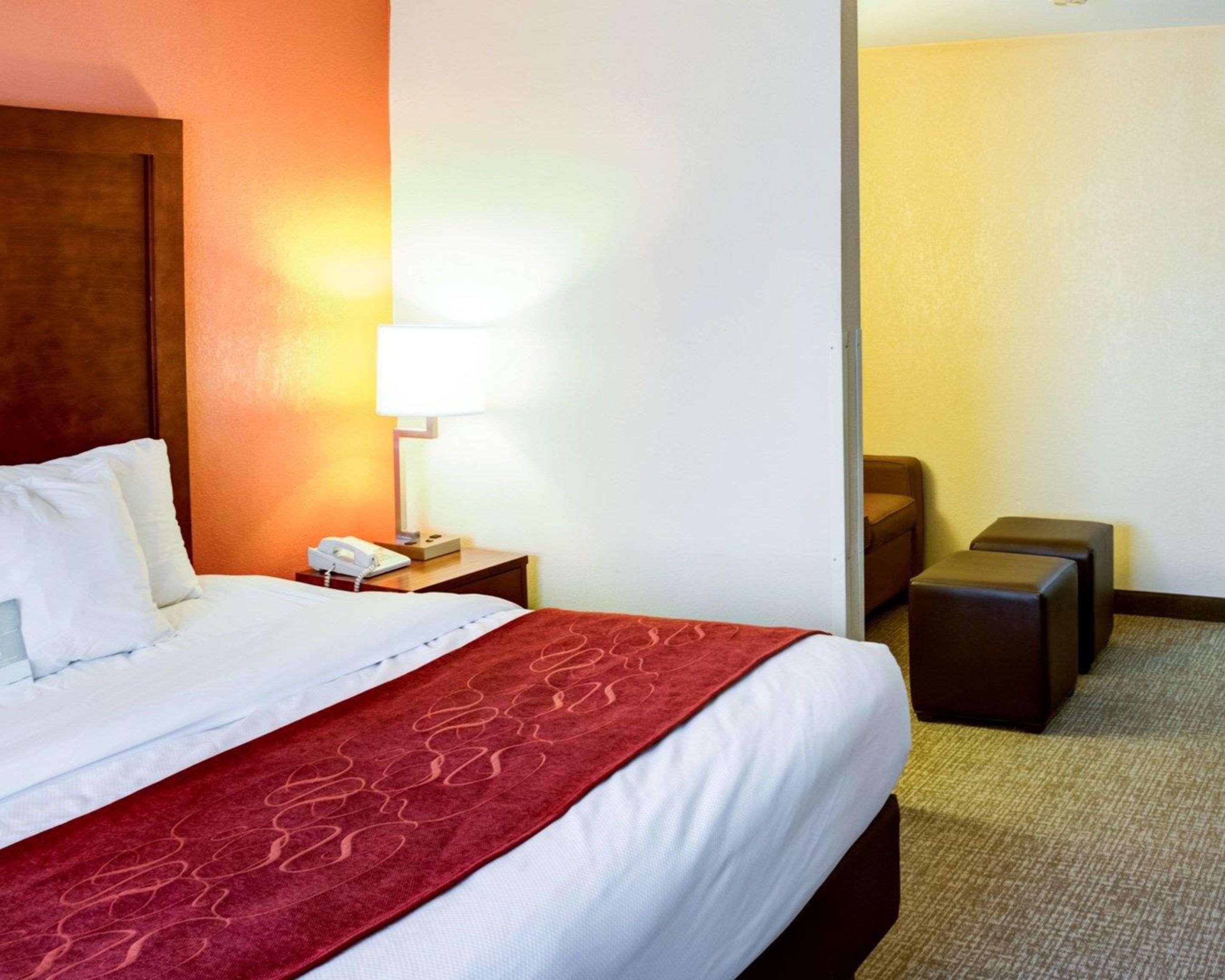 SUITE, KING BED