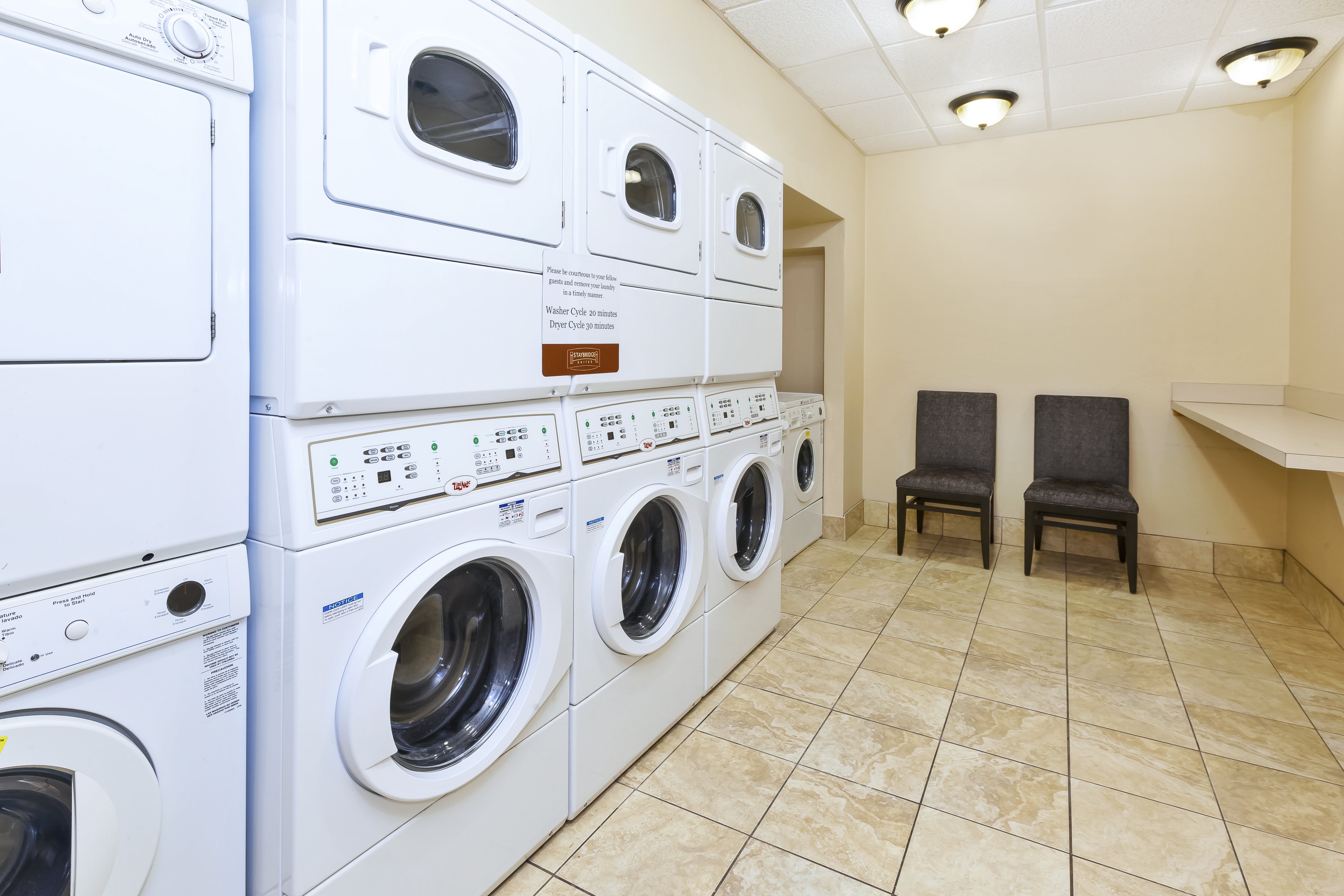 Staybridge Suites Lansing-Okemos 77/84