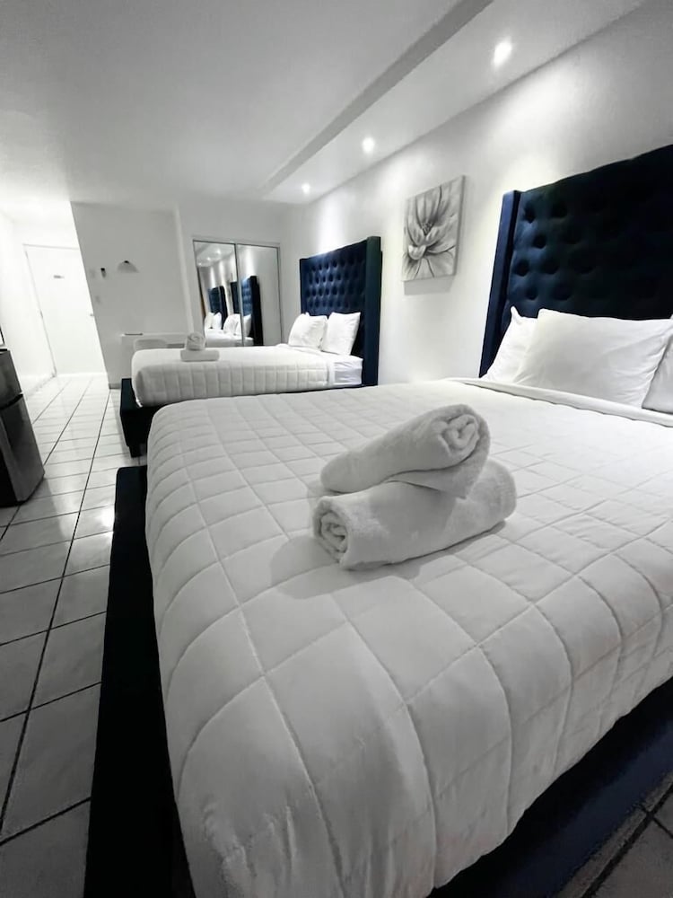 Family, Single, 2 Queen Beds