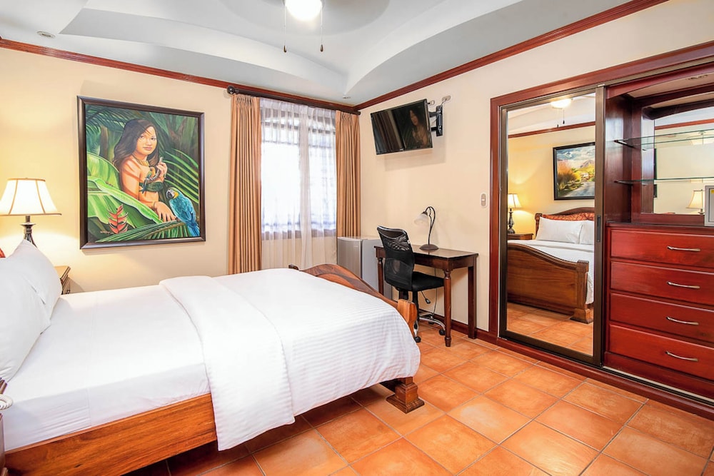 Private, Queen Bed, Shared Kitchen