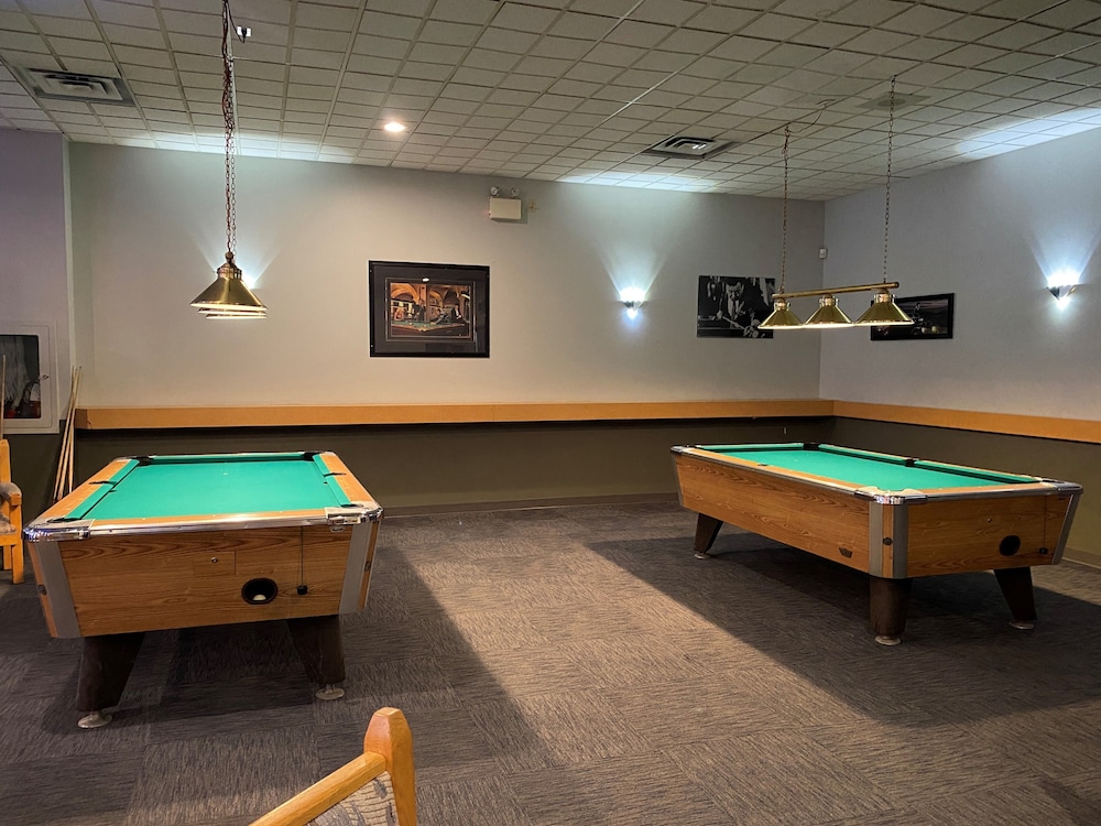 Howard Johnson Hotel Edmonton AB 26/30