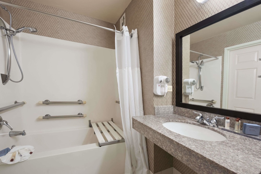 Wingate by Wyndham Schaumburg / Convention Center 35/72