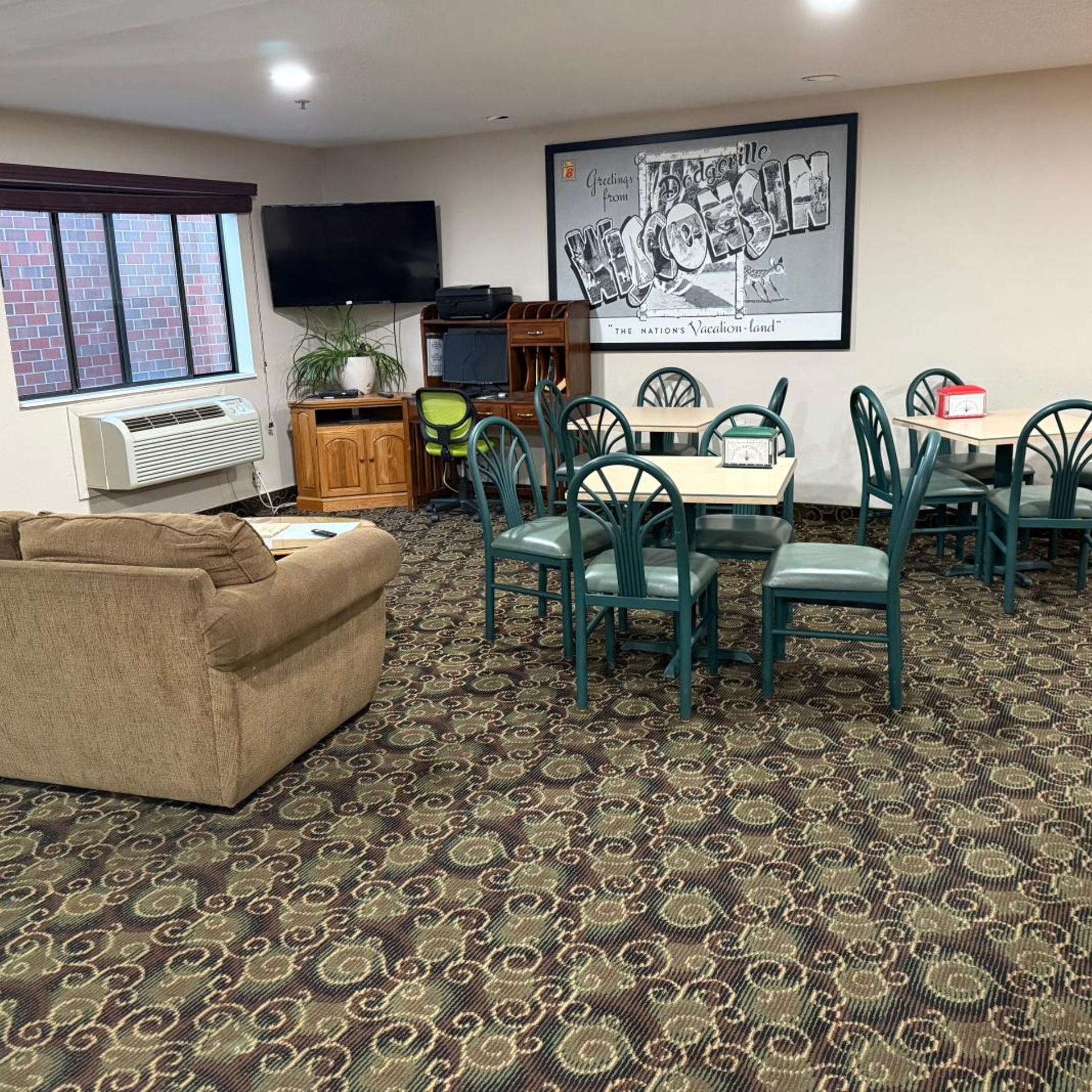 Dodgeville Inn & Suites 33/44