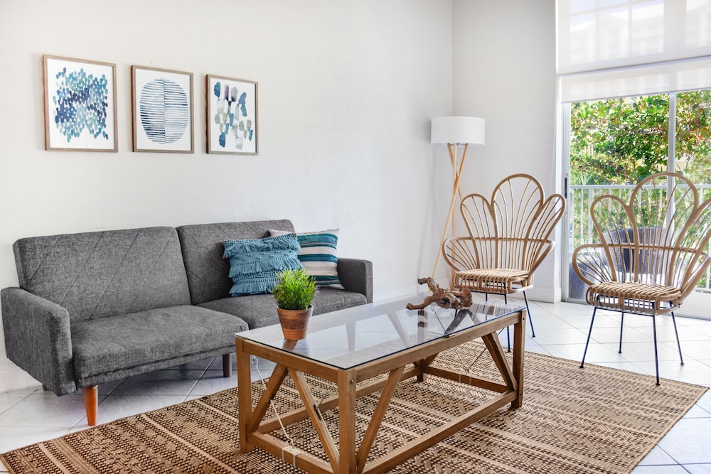 Coral Reef Suites 37/75