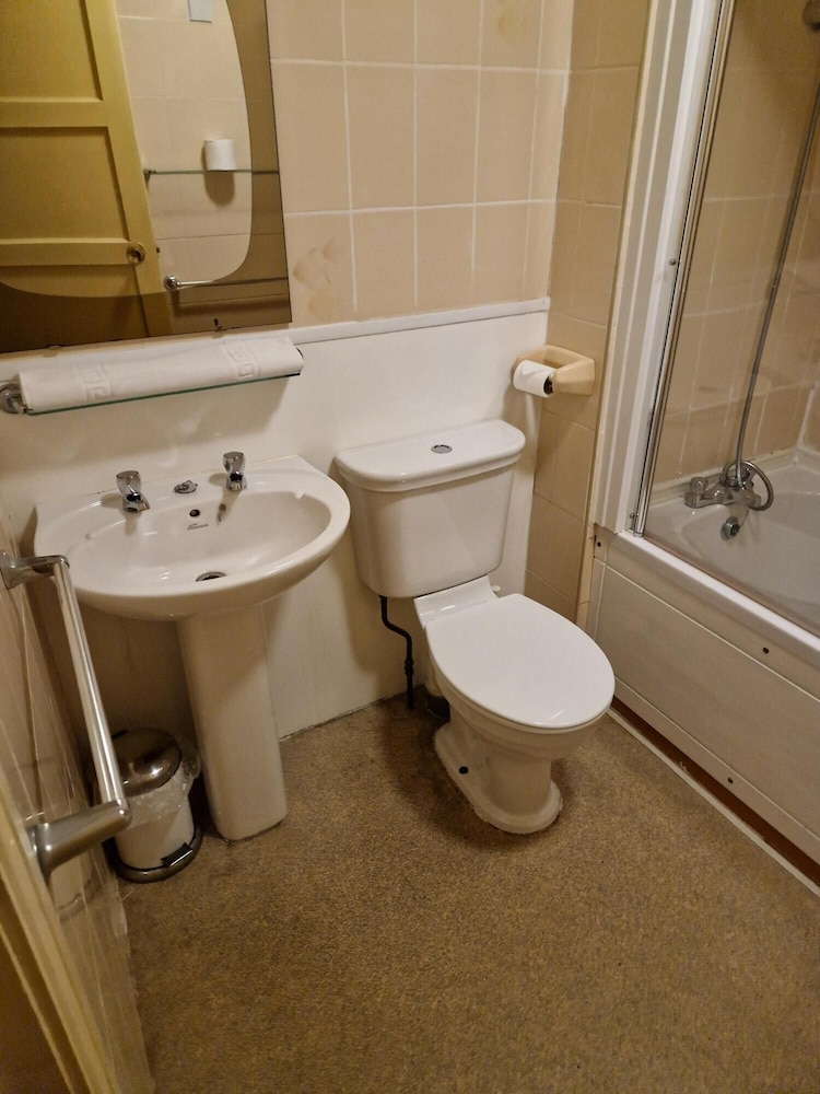 The Menai Hotel 42/46