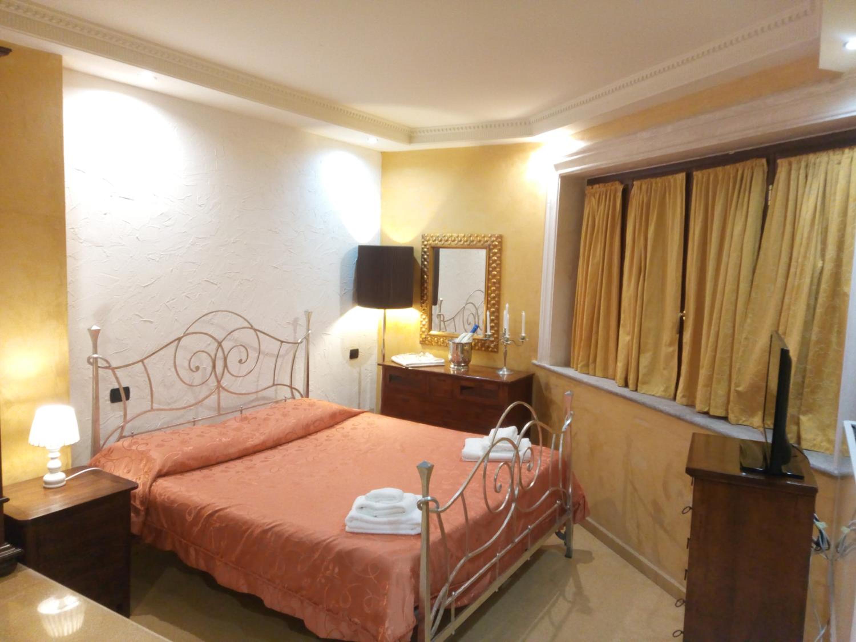 Room, Double Bed