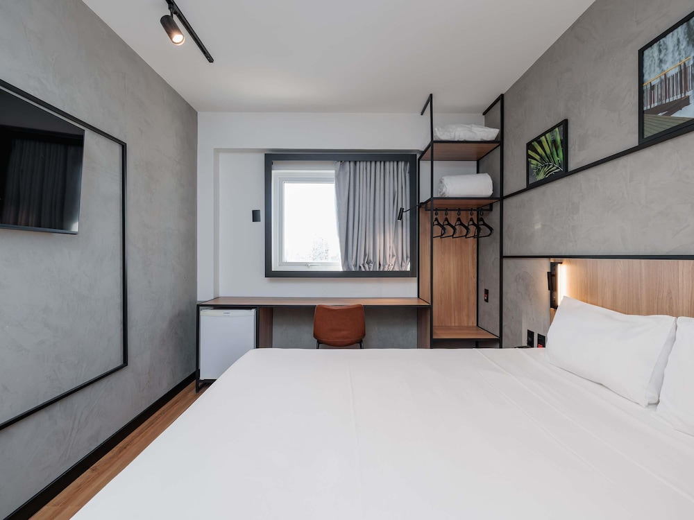 MODERN, STANDARD, DOUBLE BED