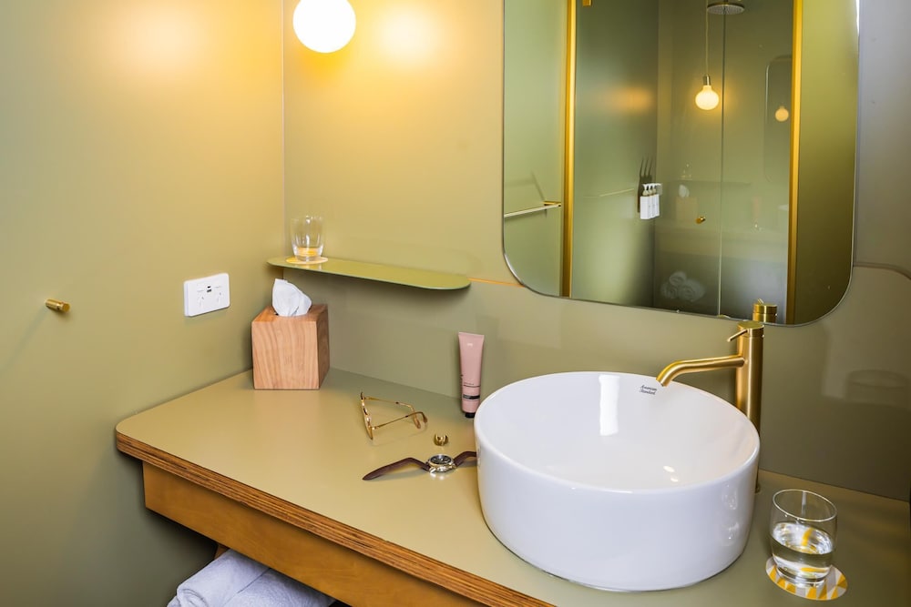 Atura Adelaide Airport Hotel 48/49