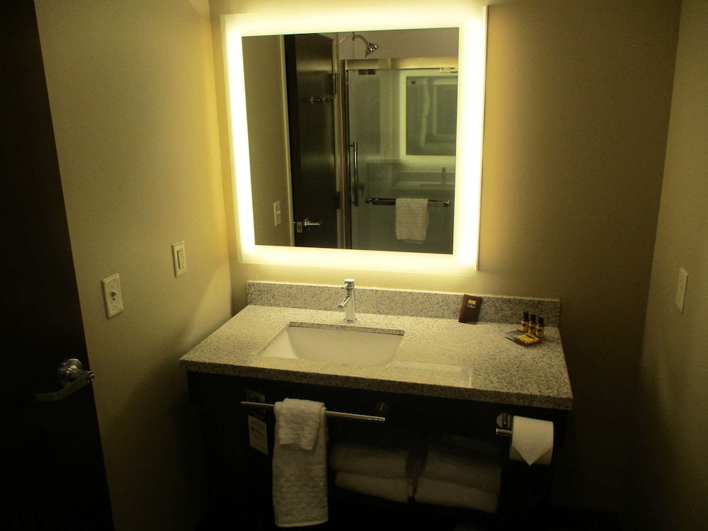 Best Western Plus Lakeview Hotel 17/48