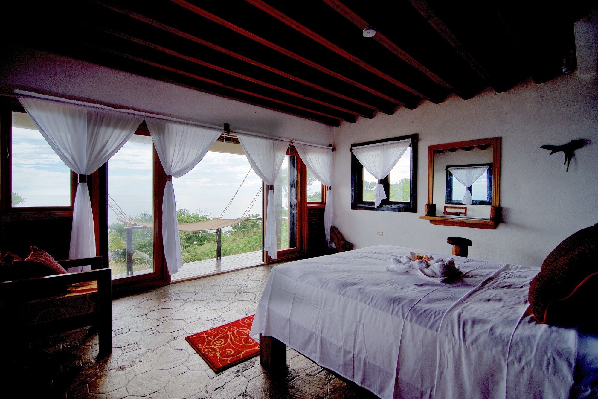 Grand, Master, Suite, King Bed