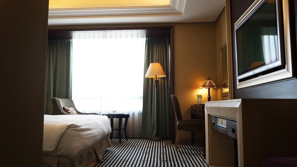Suite, Lake View