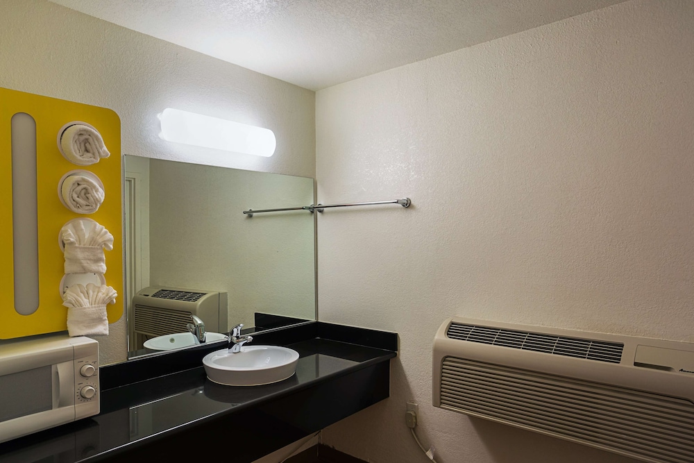 Motel6 Wenatchee, WA 35/36