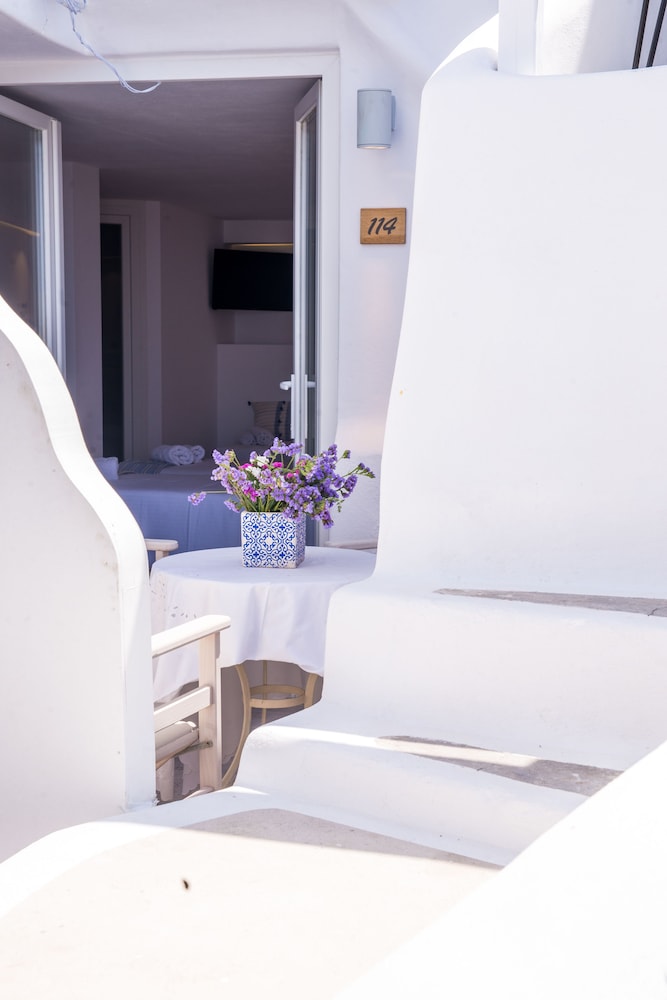 Dimele Rooms and Studios 40/50