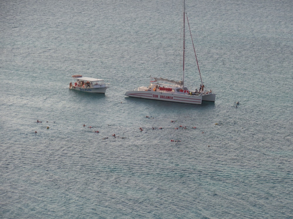 蒙特哥湾俱乐部贝沃齐海滩酒店(Baywatch Beach at Montego Bay Club) 图片5