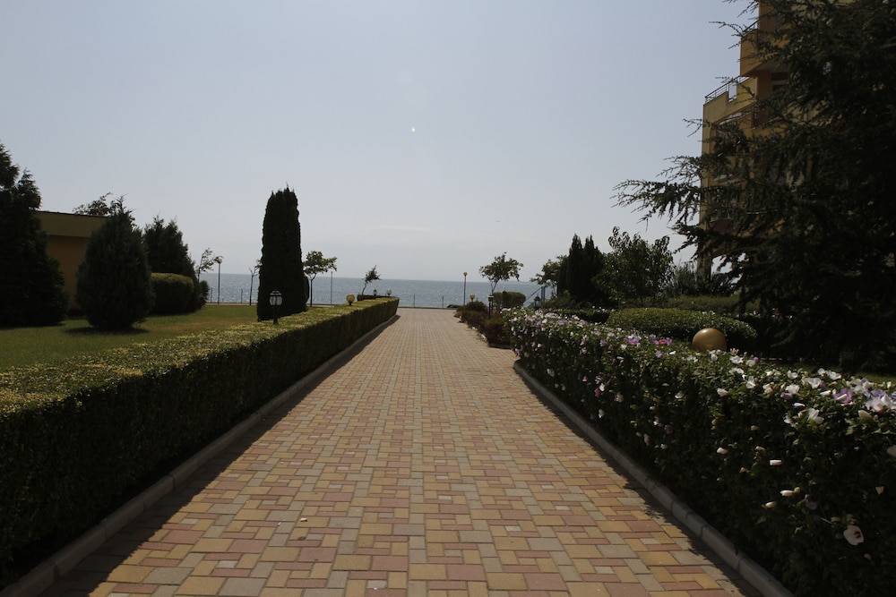 Midia Family Resort 50/58