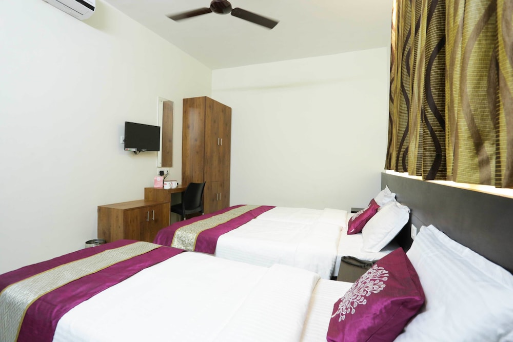 DELUXE, TRIPLE, 3 BEDS