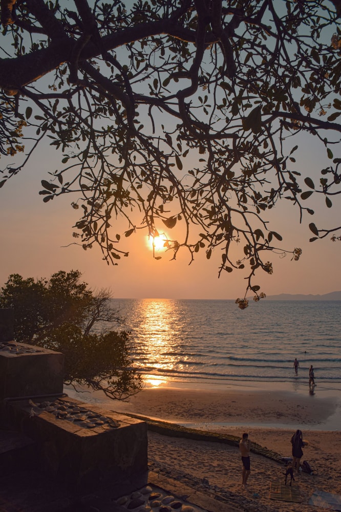 Asia Pattaya Hotel 74/78