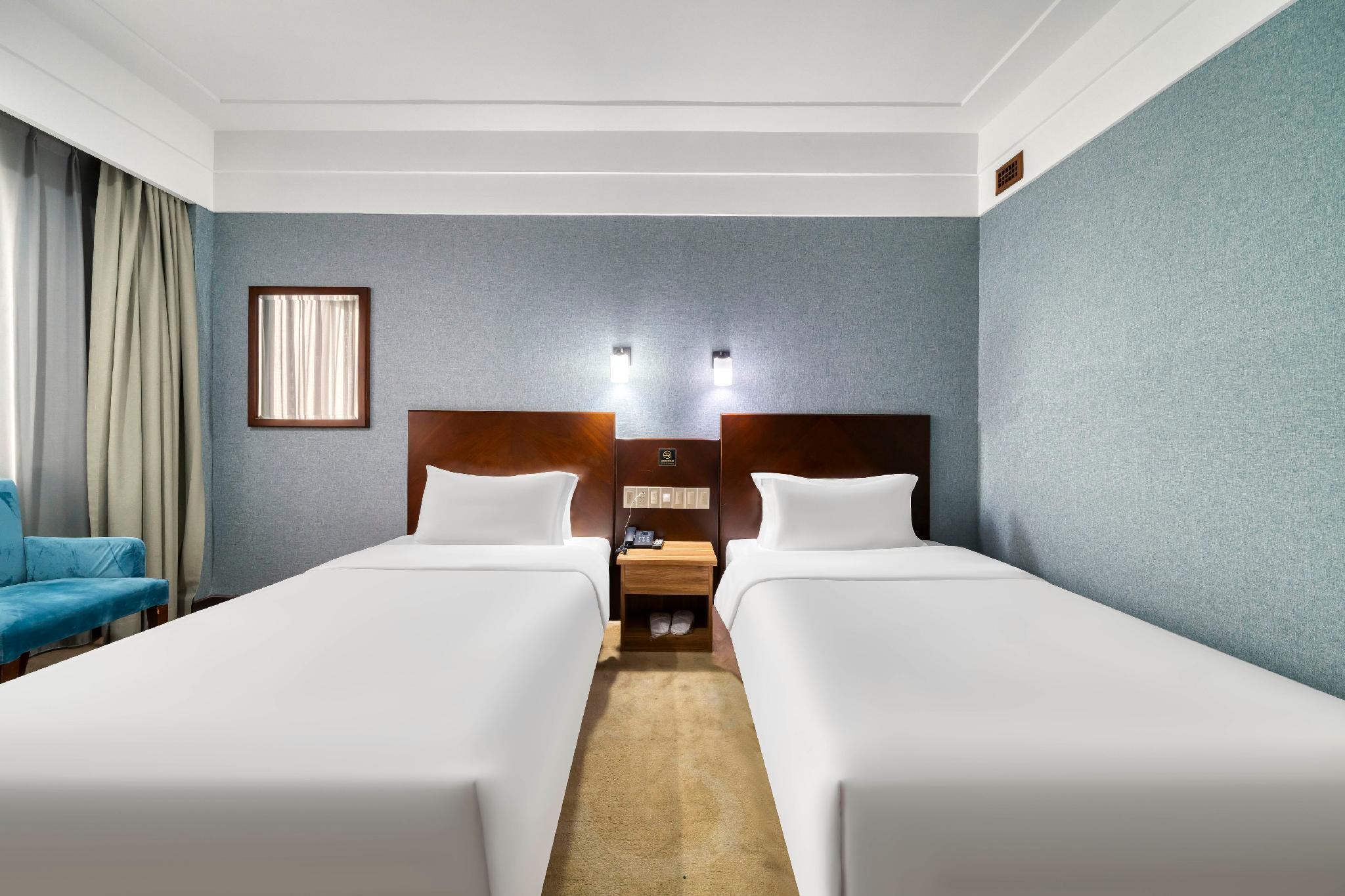 Huzhou Redwood Room Hotel (Taihu Moon Plaza) 18/35