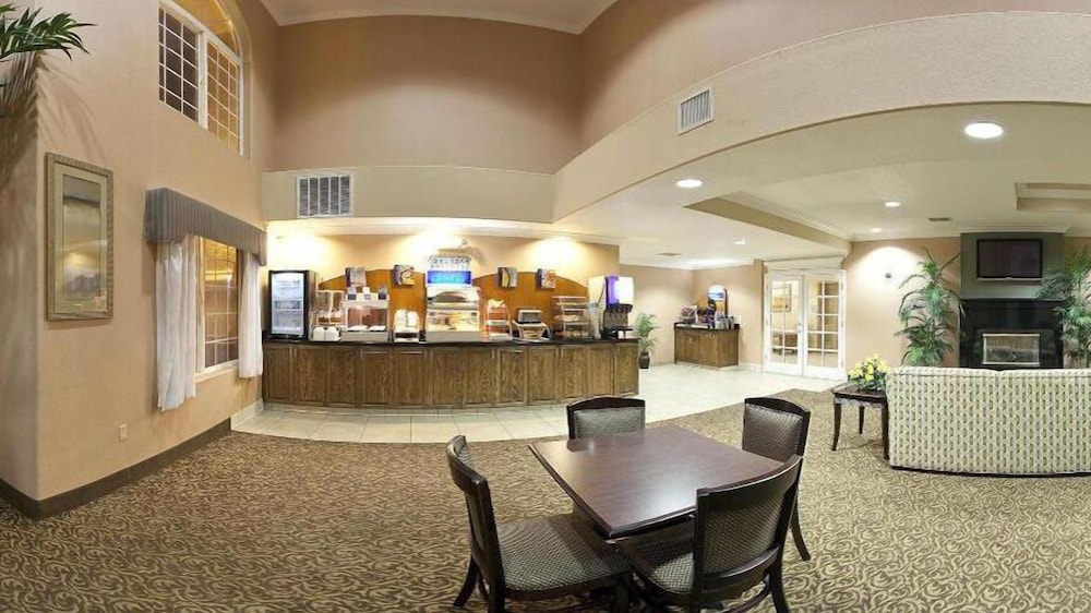 Holiday Inn Express Delano Hwy 99 14/49