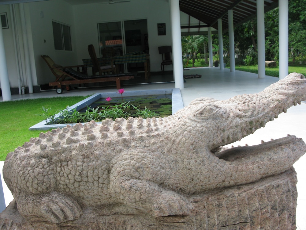 Anuhas Airport Villas 30/44