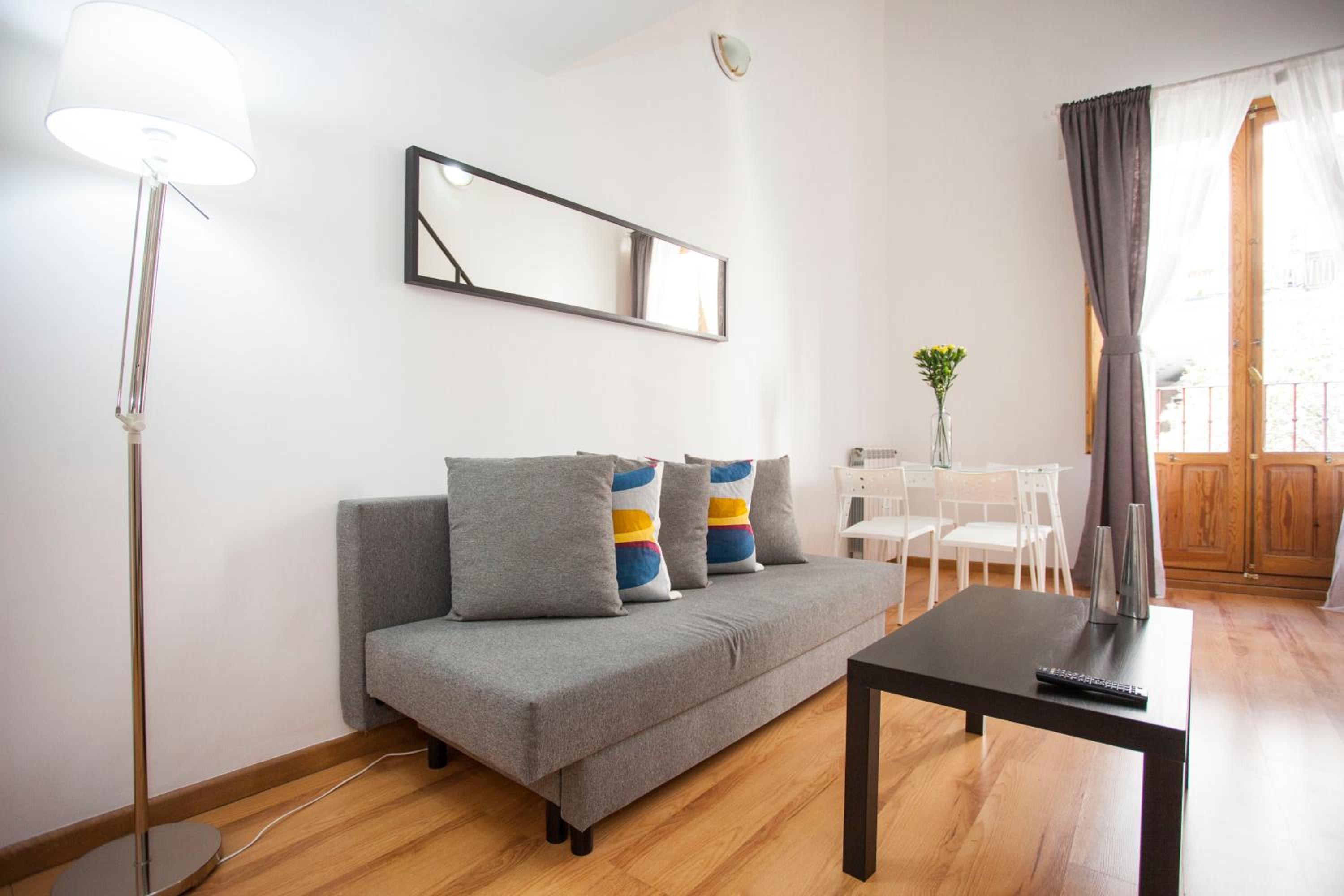 Apartamentos Fuencarral 50 73/100