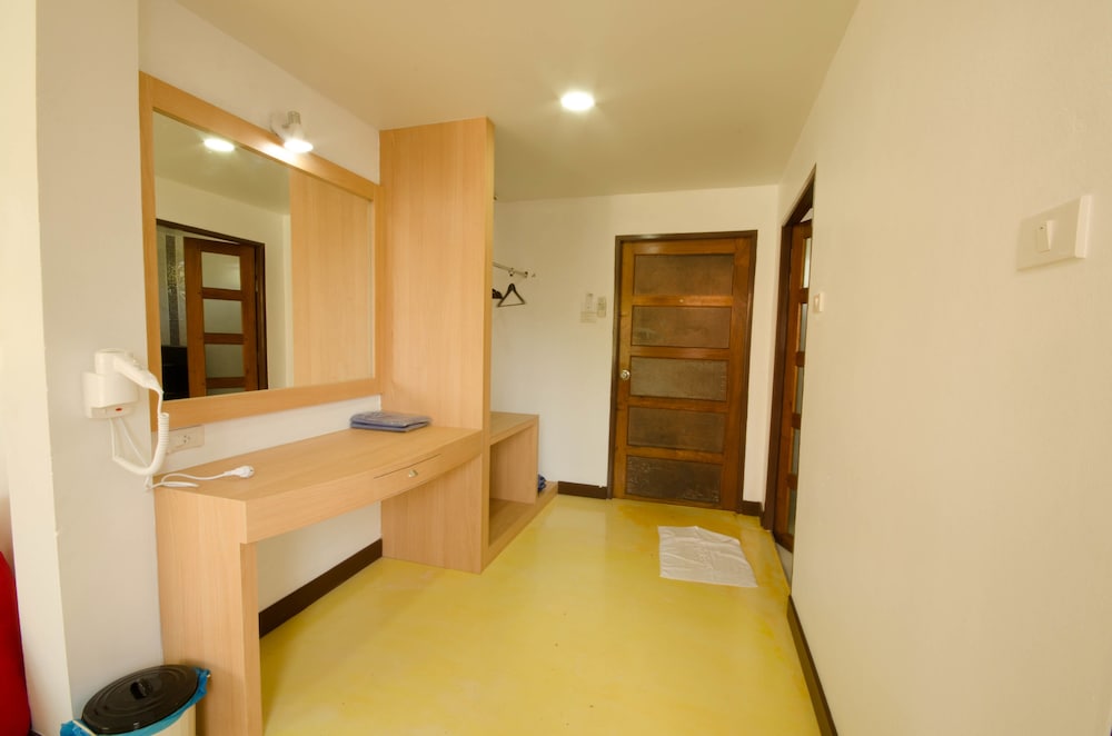 Pueanjai Resort and Restaurant (Ex Klednatee Chumphon Resort and Spa) 33/34