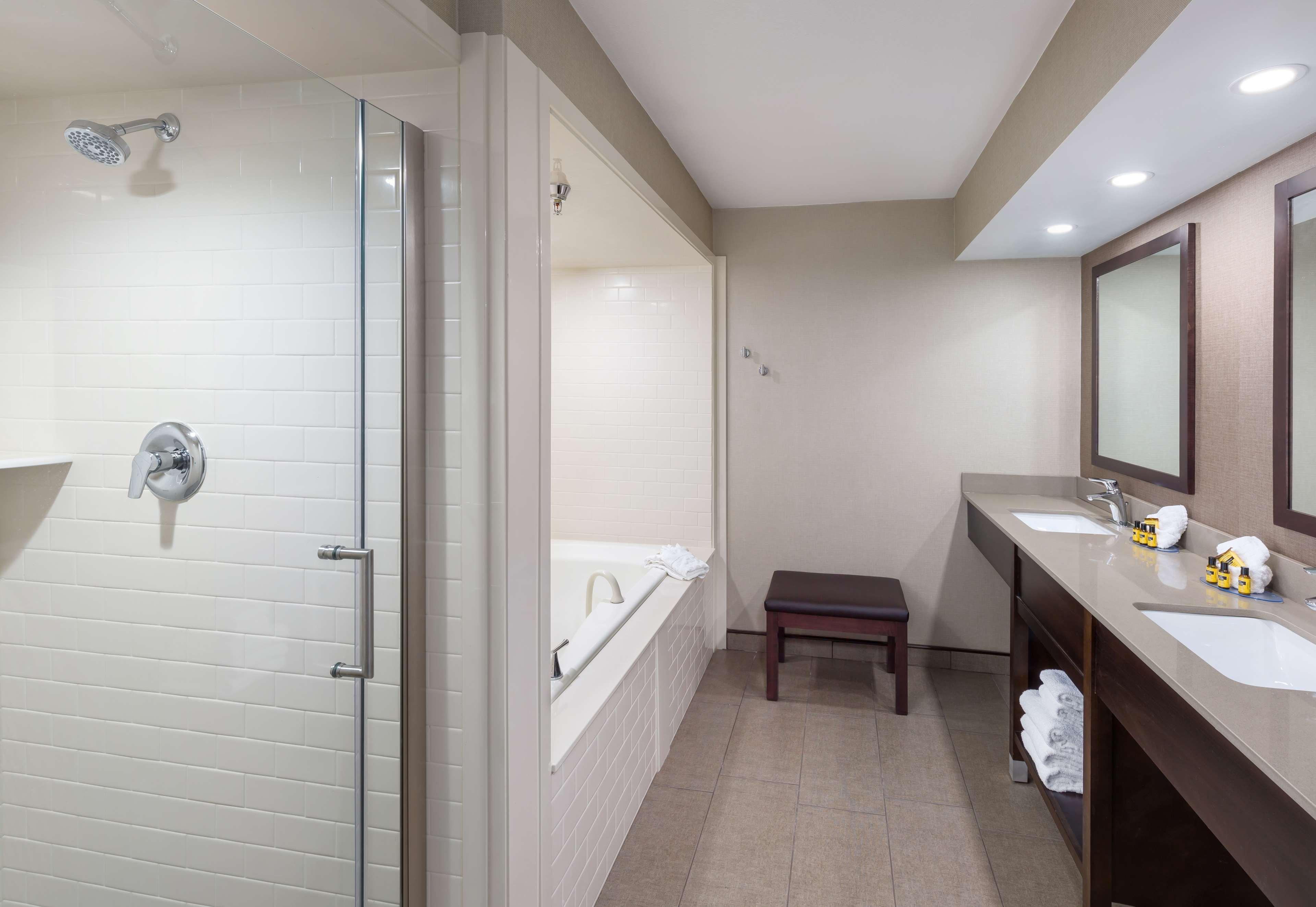 2 Rooms, Suite, King Bed, 2 Bathrooms, Sofa, Jetted Tub