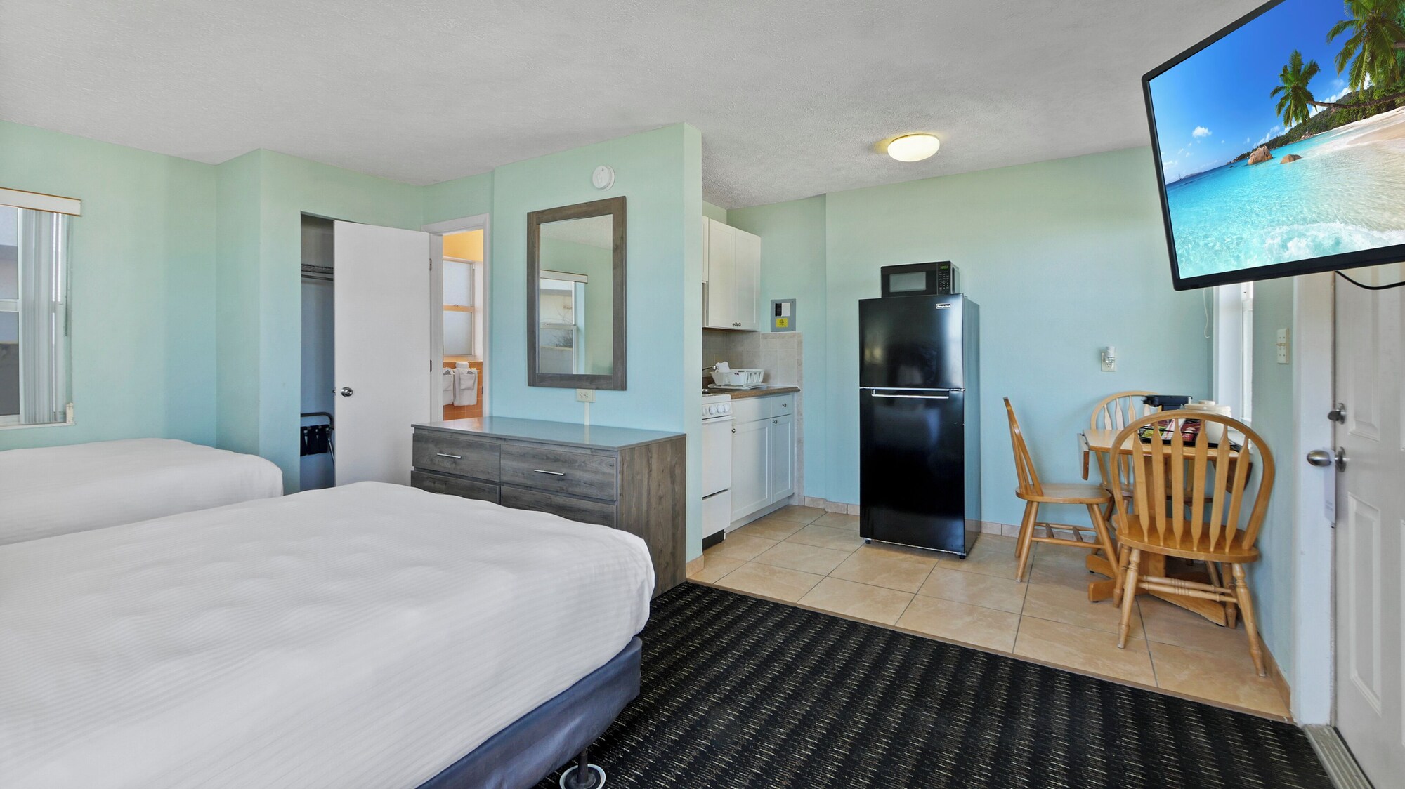 Efficiency, 2 Double Beds, Large