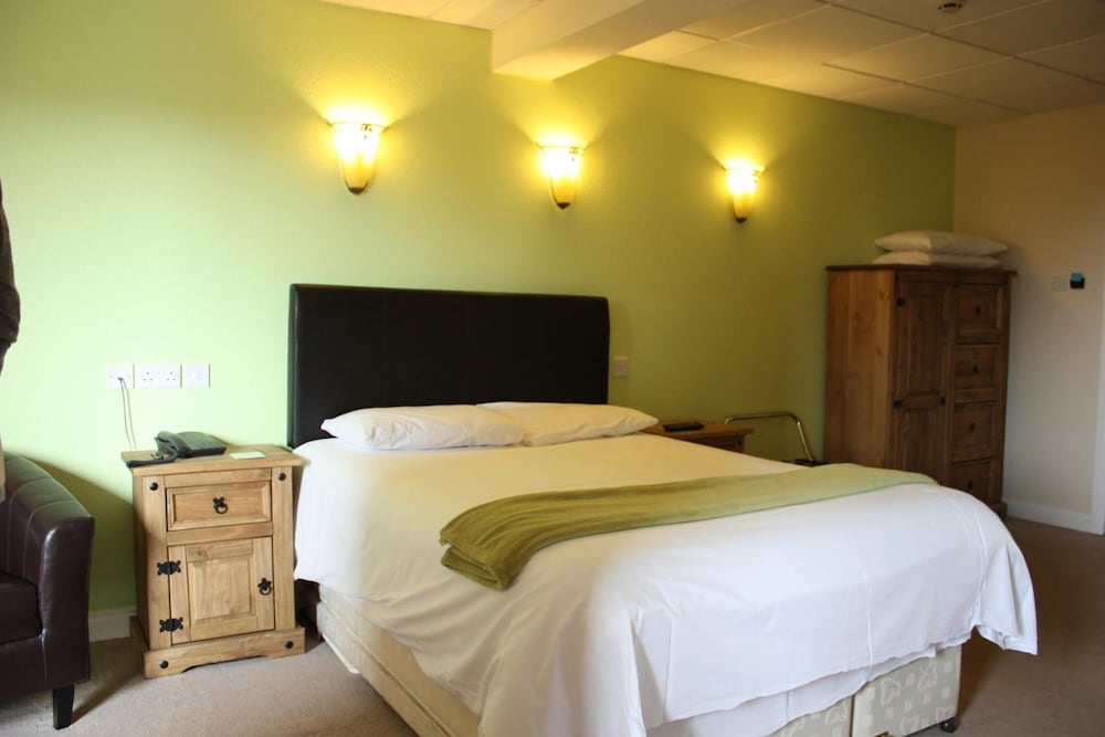 Oliver Cromwell Hotel 12/50