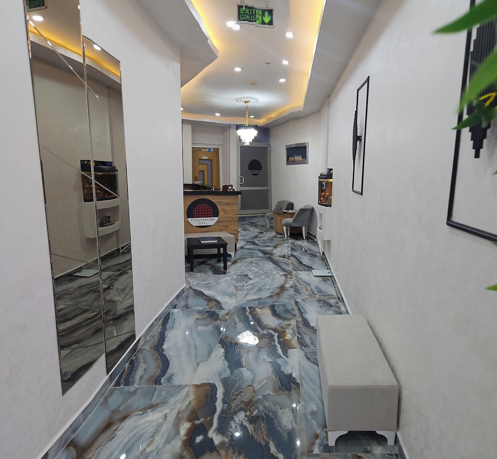 Pointbreak Hotel 29/49
