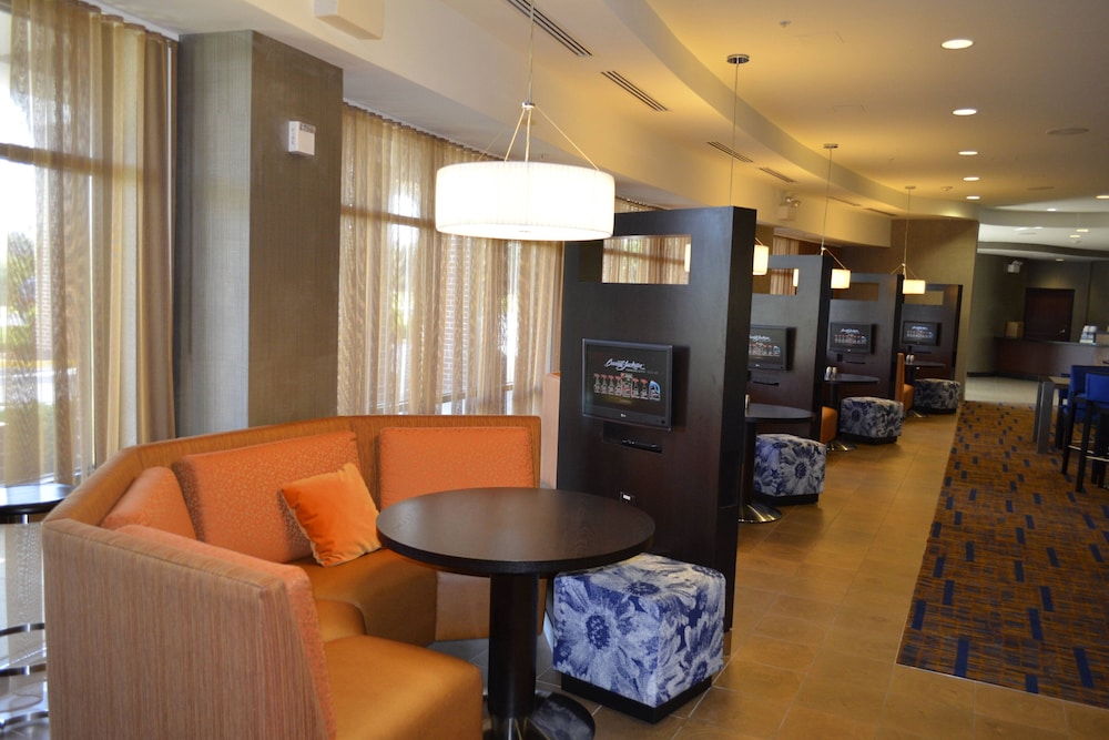Courtyard by Marriott Winchester Medical Center 32/50